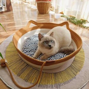 Stylish cat bed for large cat